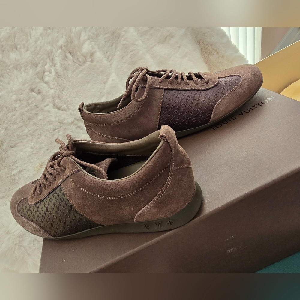 Louis Vuitton brand new walking sneakers. NW. Size 37. (Fits 7.5) - Picture 3 of 7